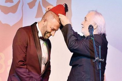 Baba Sahne açıldı: Dümbüllü'nün fesi artık Şevket Çoruh'a emanet