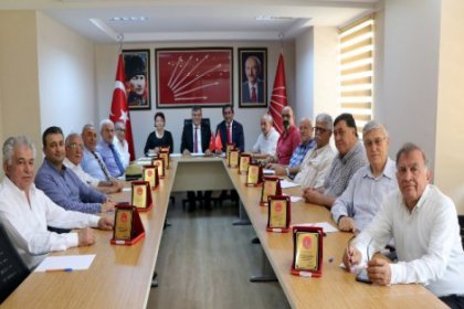 Barut’tan eski il başkanlarına teşekkür plaketi