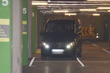 Basın mensuplarına sinirlenen Sezen Aksu, gösteriye girmedi