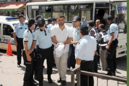 Belediyeyi basıp 3 kişiyi rehin aldı!