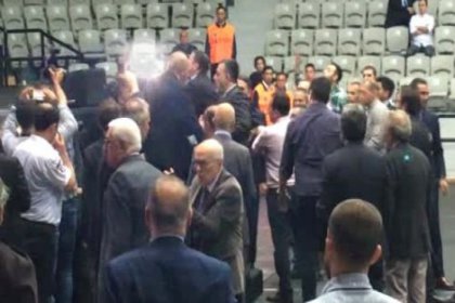 Beşiktaş Genel Kurulu'nda arbede çıktı