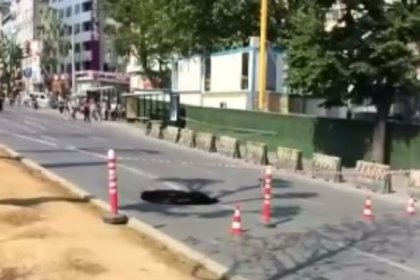 Beşiktaş'ta metro çalışması sırasında yol çöktü