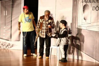 'Bizde adet böyledir' tiyatro oyunu izleyenlerden tam not aldı