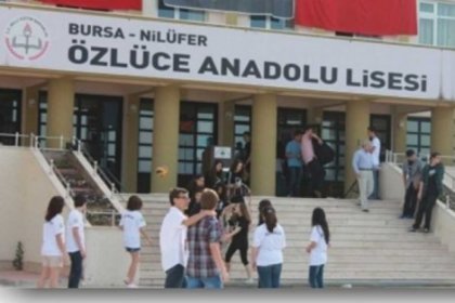 Bursa'da bir lise müdürü ezan okuyup öğrencileri namaza çağırdı