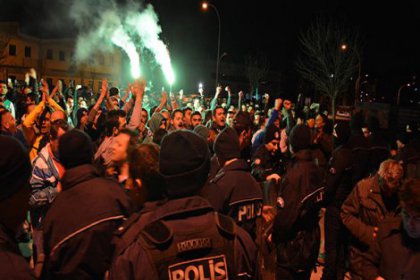 Bursaspor takım otobüsüne saldırı: Futbolcular darp edildi!