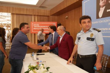 Büyükçekmece ailesi, yeni evinde çifte bayram yaşadı