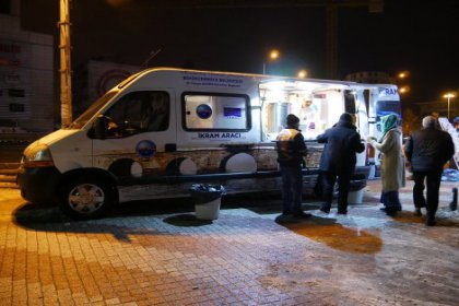 Büyükçekmece Belediyesi’nden soğuk havalarda çorba ikramı