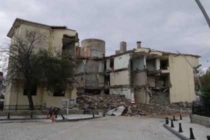 Büyükçekmece'de eski devlet hastanesi yıkılıyor