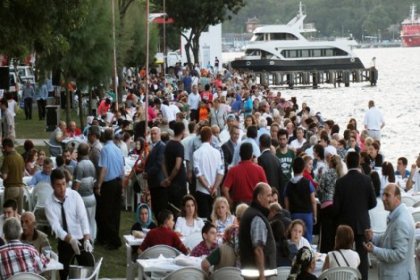 CHP Sarıyer İlçe Başkanlığı'ndan Kireçburnu sahilinde iftar