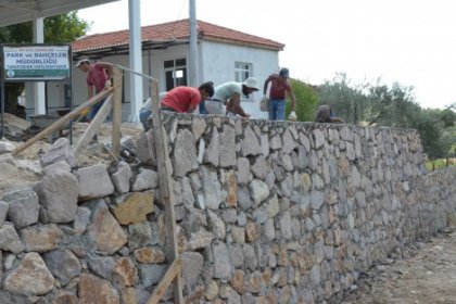 Dikili Belediyesi dört bir koldan çalışıyor