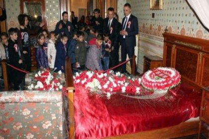 'Dolmabahçe'ye ilkokul öğrencileri girmesin' tartışması
