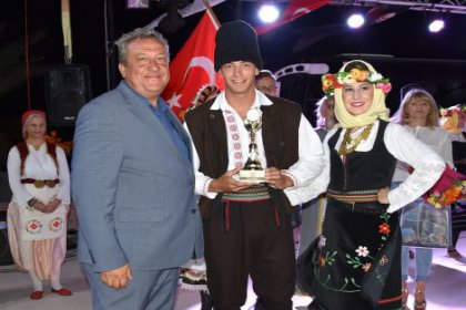 Dünya Halk Dansları Dikili’de görücüye çıktı