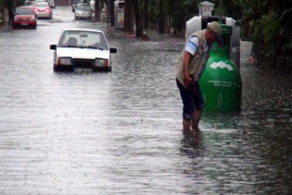 Edirne'de cadde ve sokaklar göle döndü