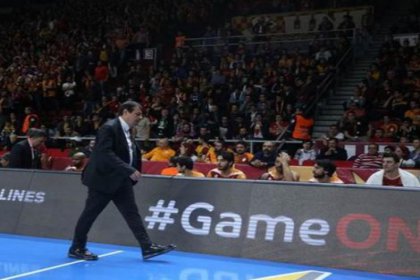 Engin Ataman taraftara kızıp sahayı terk etti