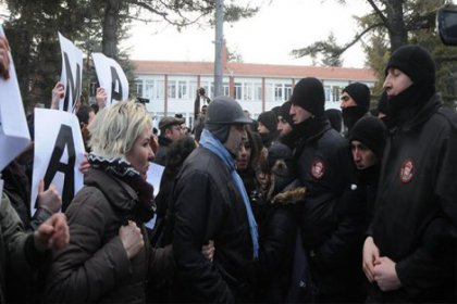 Eskişehir'de akademisyenlerin protesto yürüyüşünde arbede