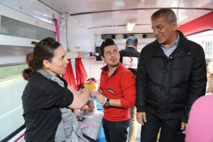 Gönüllü palyaçolardan güleryüzlü destek