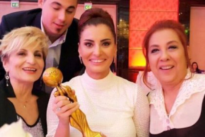 Hande Fırat, genel sekreteri olduğu dernekten 'demokrasi' ödülü aldı!