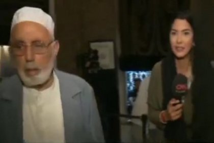 Hırka-i Şerif ziyaretinde CNN Türk muhabirine hakaret: Belasın