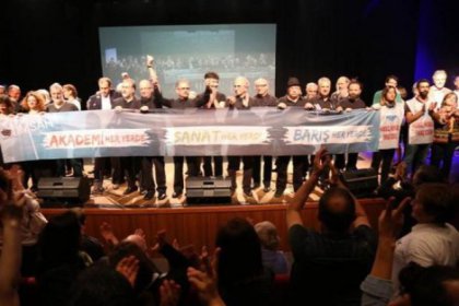 İhraç edilen akademisyenler sahnede: Bu daha başlangıç