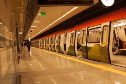 İstanbul'da metro ve Marmaray sefer saatleri uzatıldı