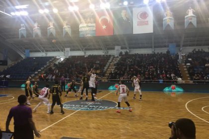 İstanbulspor Beylikdüzü Basket Takımı  gümüş madalya kazandı