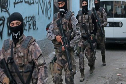 İzmir, Adana ve İstanbul'da eş zamanlı polis operasyonu