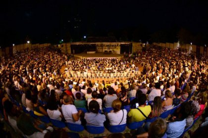Kadıköy Belediyesi Tiyatro Festivali yıldızlarla veda ediyor