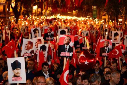 Kadıköy'de yüz binler Cumhuriyet için yürüdü