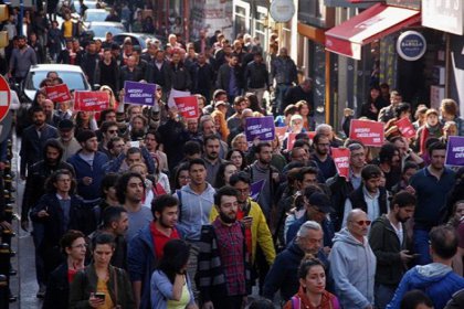 Kadıköy'deki ‘Meşru değilsiniz’ eylemine polis saldırdı