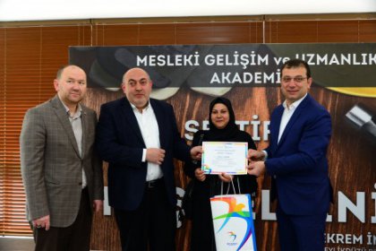 Kadın apartman görevlileri sertifikalarına kavuştu
