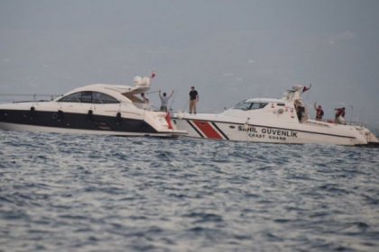 Kıvanç Tatlıtuğ ve Çağatay Ulusoy'un teknesine Sahil Güvenlik baskını