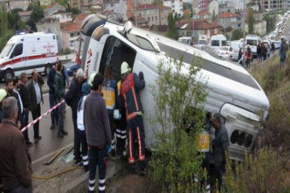 Maltepe’de minibüs devrildi