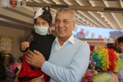 Mezitli Belediye Başkanı çocuklarla 23 Nisan'ı kutladı