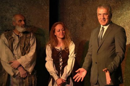 Mezitli Belediyesi Oda Tiyatrosu'na ödül yağmuru