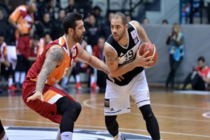 Olaylı derbinin kazananı Beşiktaş oldu