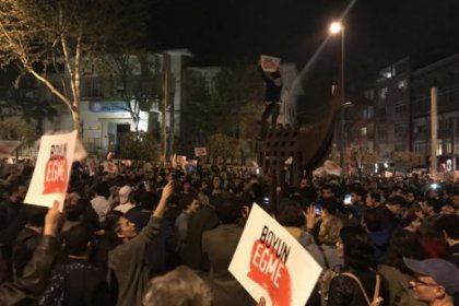Şaibeli referandum sonrasında sokaklarda protesto