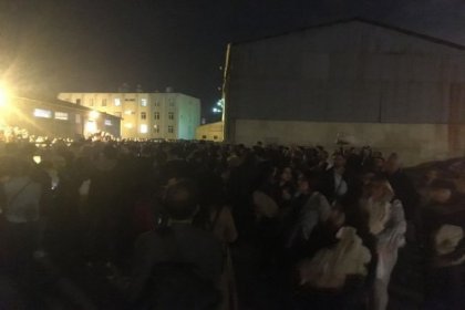Seçim sonucu açıklandı ama Kadıköy'de yüzlerce sandık görevlisi çuvallarla bekliyor!