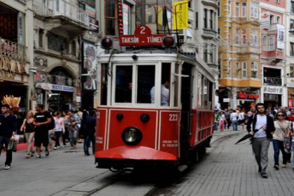 Taksim'in nostaljik tramvayı kaldırılıyor!