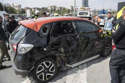 TEM'de büyük kaza: Trafik kilitlendi