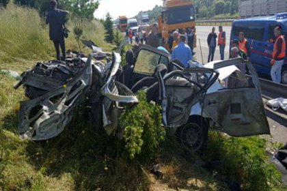 TEM'de feci kaza: 4 ölü, 1 yaralı