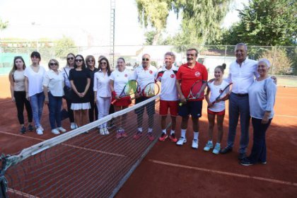 Tenisin devleri ‘Cumhuriyet Dostluk' maçında bir araya geldi