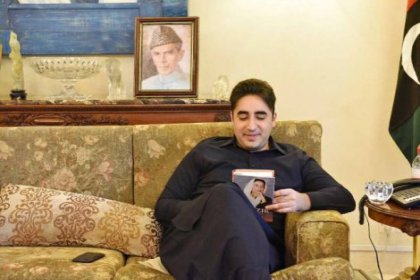 Yaşar Seyman'ın kitabı Benazir, Benazir Butto'nun oğluna verildi