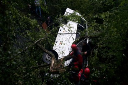 Yolcu minibüsü şarampole yuvarlandı: 10 ölü, 16 yaralı