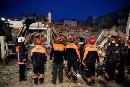 Zeytinburnu'nda çöken binanın çevresindeki 21 bina tahliye edildi