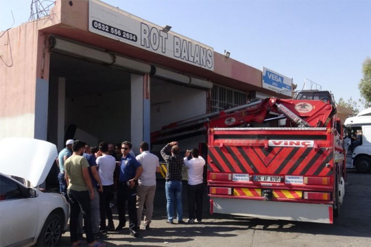 14 yaşındaki çocuk işçi, balans ayarı yaptığı TIR'ın altında kalarak yaşamını yitirdi