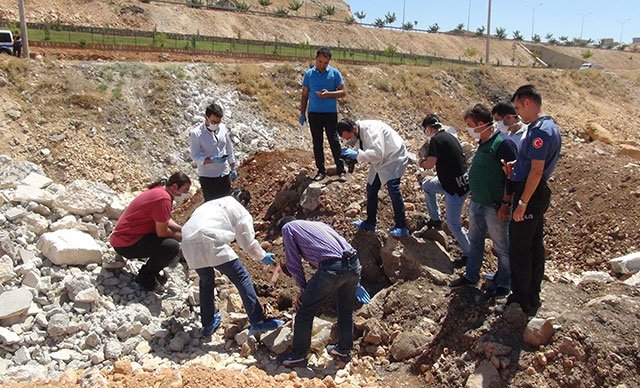 2 yaşındaki çocuğu başını kesip gömdüler!