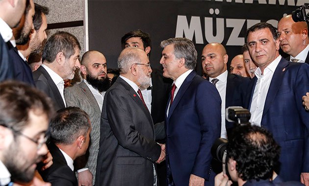 Abdullah Gül ile Karamollaoğlu, 'Erbakan Ödülleri 2018' ödül töreninde