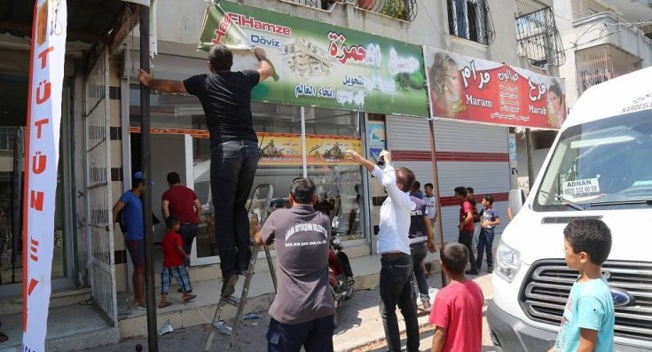 Adana'da Arapça tabela, poster ve afişler kaldırıldı