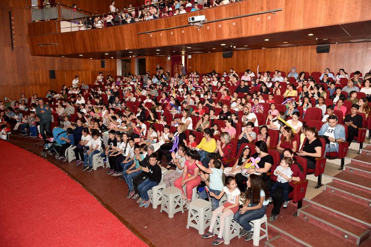 Adana'da mevsimlik tarım işçilerinin çocukları tiyatro ile buluştu