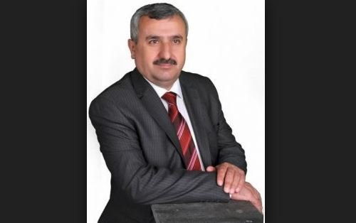 AKP'li başkandan Trump'a şiir: Allah versin belasını, aratmıyor atasını... AKP'li başkandan Trump'a şiir: Allah versin belasını, aratmıyor atasını...